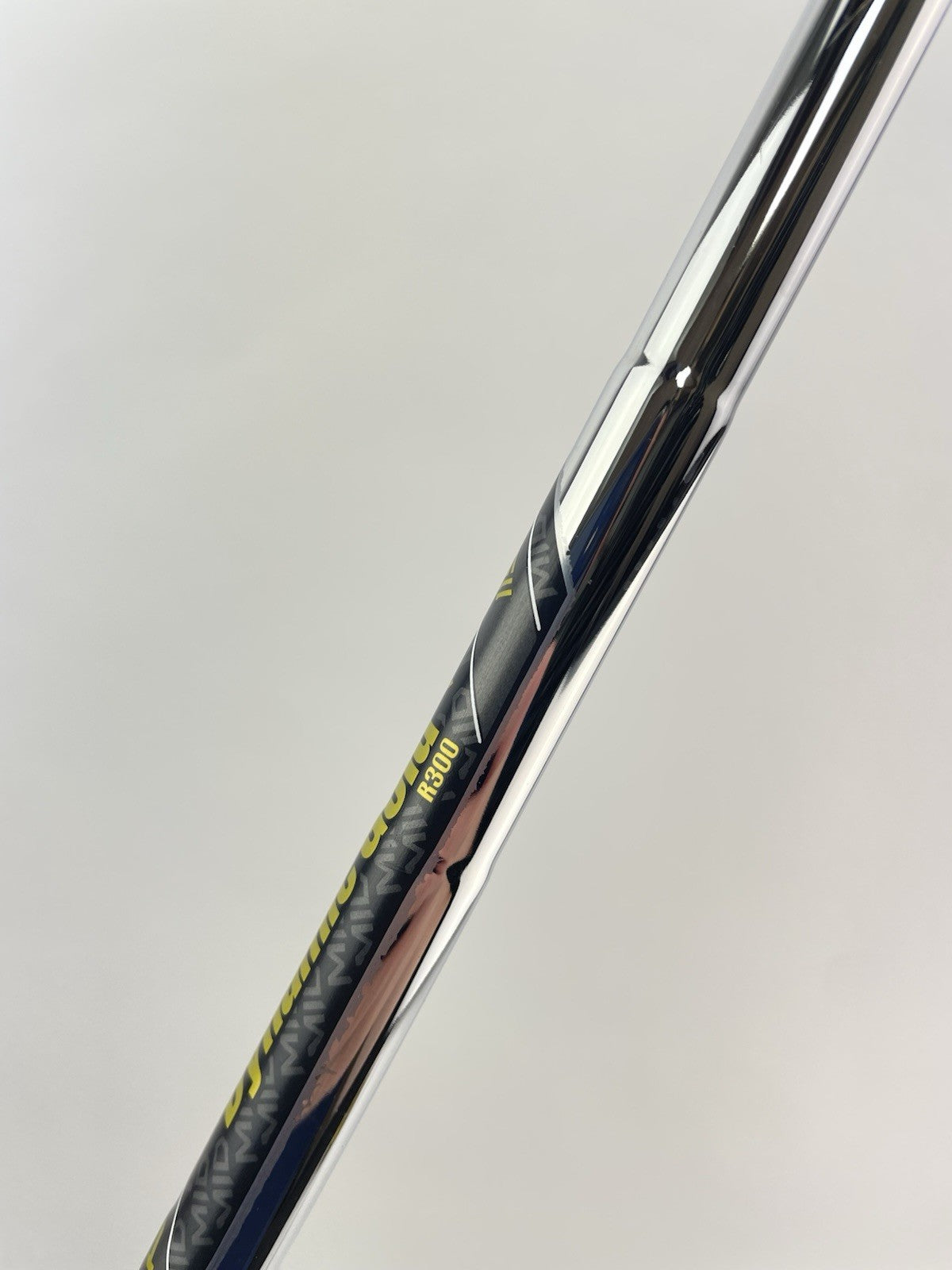 Dynamic Gold Mid 115 Iron Shaft Regular Flex Steel 35 /0.355 Tapered /265697