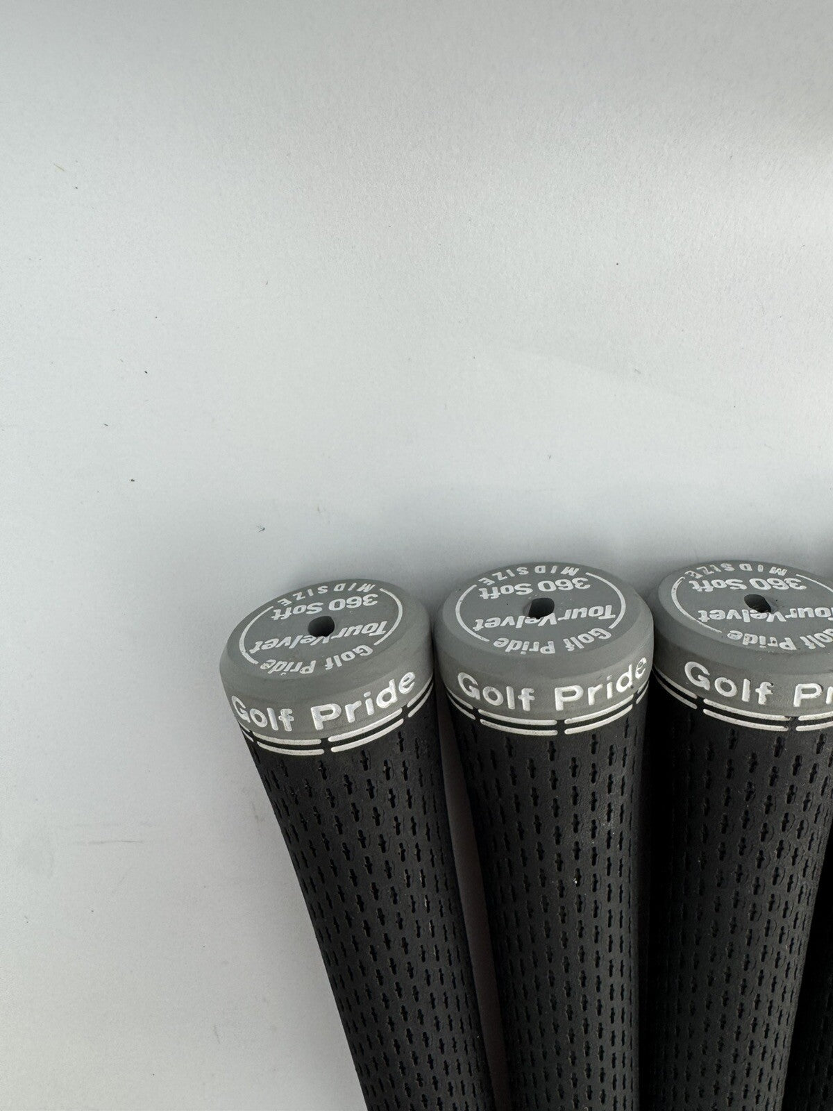 Golf Pride Tour Velvet 360 Soft Grips (4) Midsize /Black /Grey /Pulled /325495