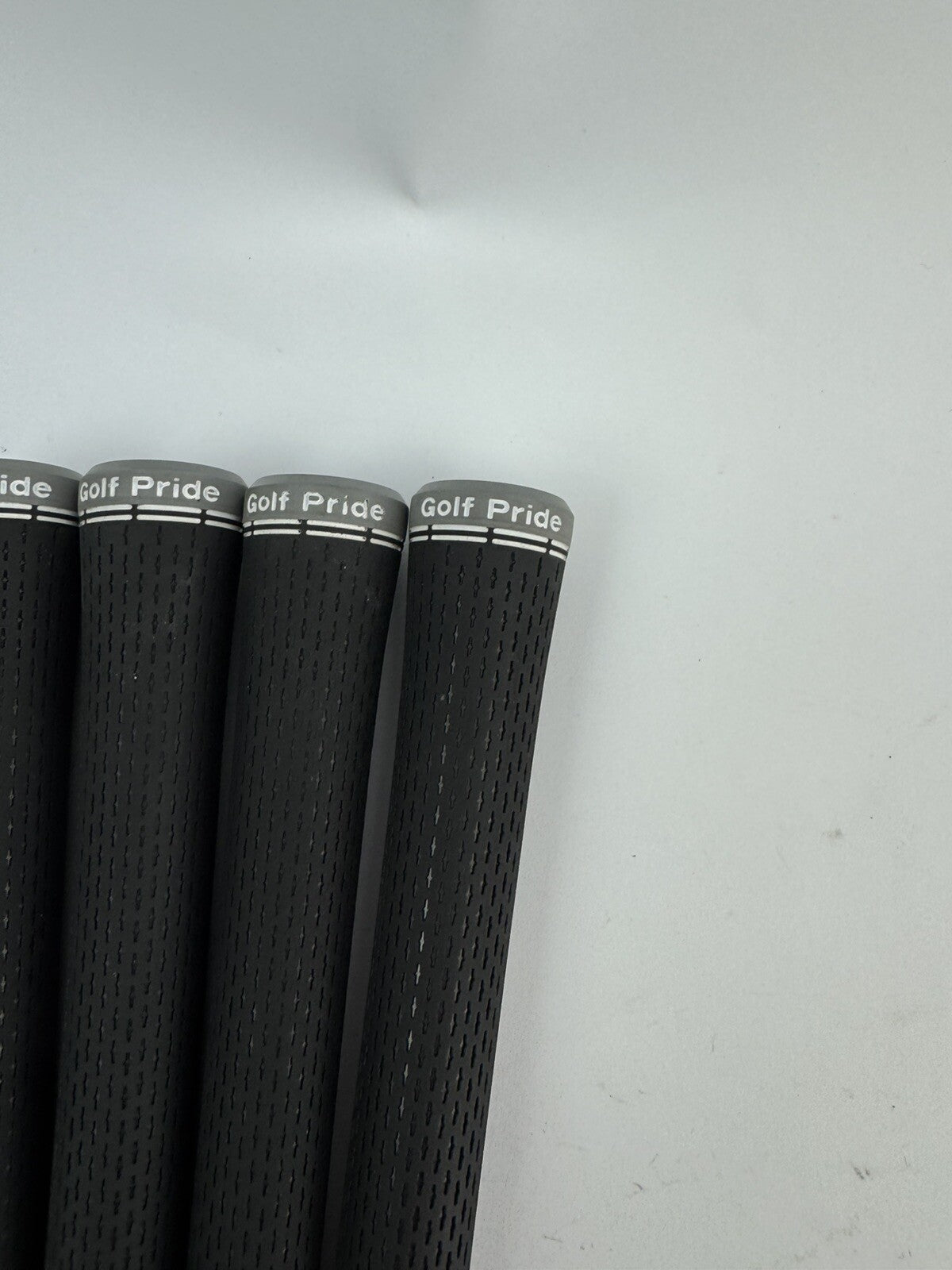 Golf Pride Tour Velvet 360 Soft Grips (4) Midsize /Black /Grey /Pulled /325493