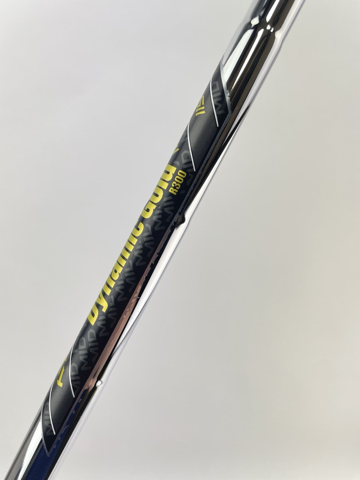 Dynamic Gold Mid 115 Iron Shaft Regular Flex Steel 35 /0.355 Tapered /265696