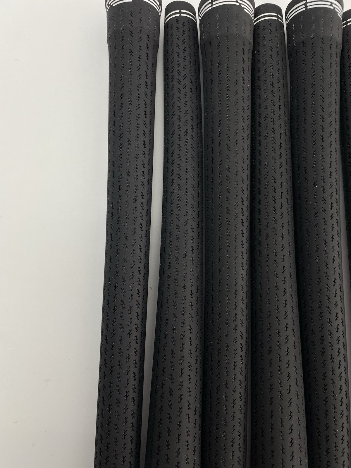 New Lamkin Golf Grips (7) Standard /+58R /Arccos Compatible /Black /White /298724