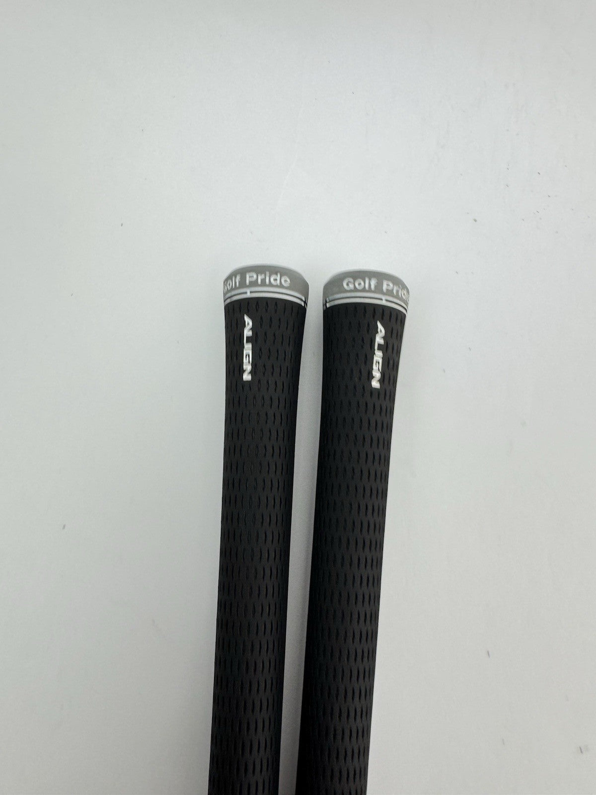Golf Pride Tour Velvet Align Grips (2) Mens Standard Size /Pulled /344702