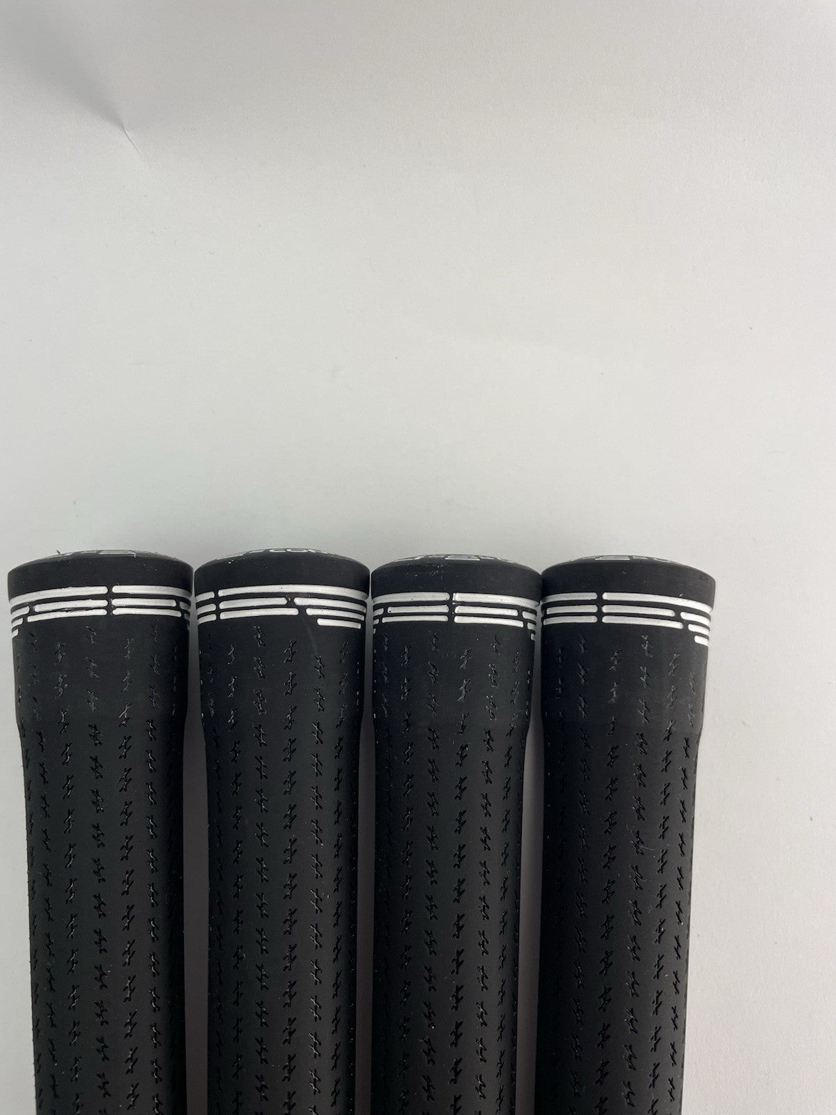 New Lamkin Golf Grips (4) Standard /+58R /Arccos Compatible /Black /White /298693
