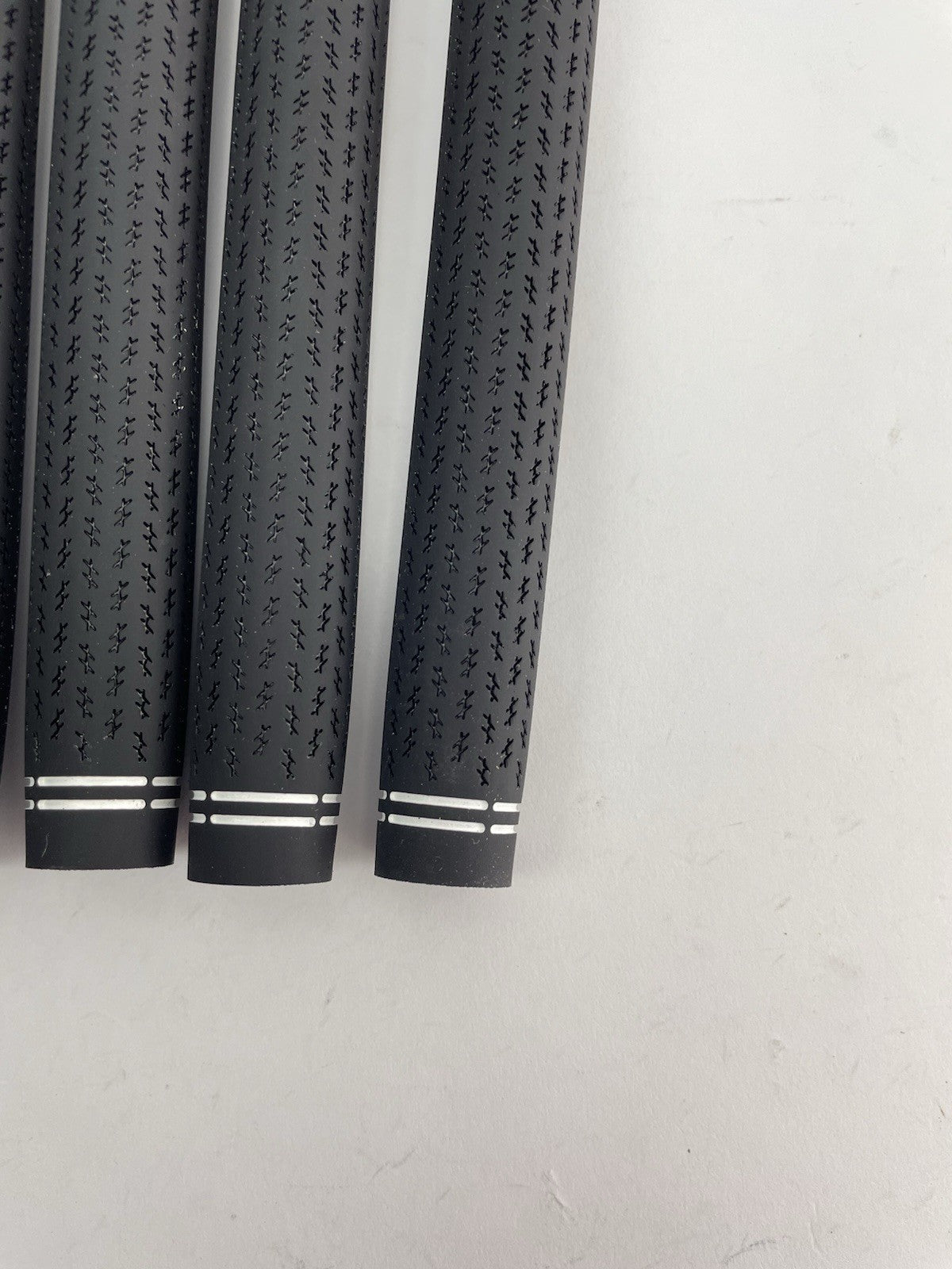 New Lamkin Golf Grips (5) Standard /+58R /Arccos Compatible /Black /White /298702