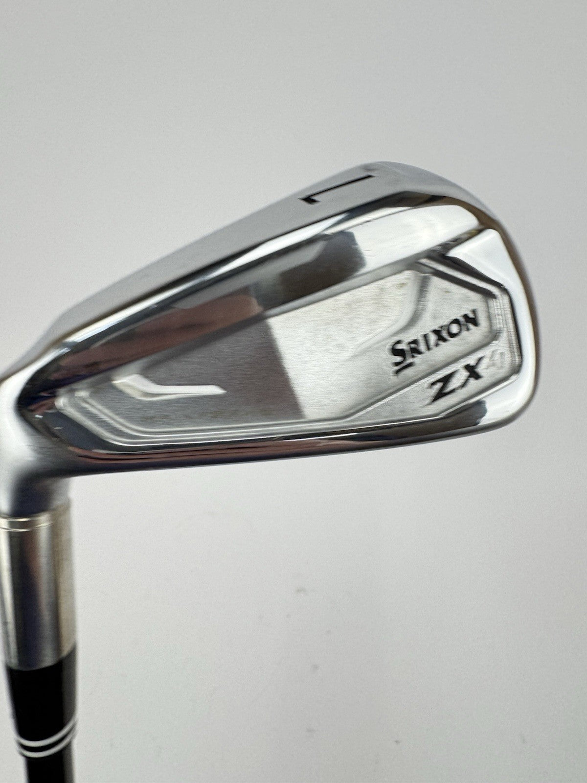Srixon ZX4 7 Iron Left Handed Regular Graphite +1” /New Grip /Demo /331572
