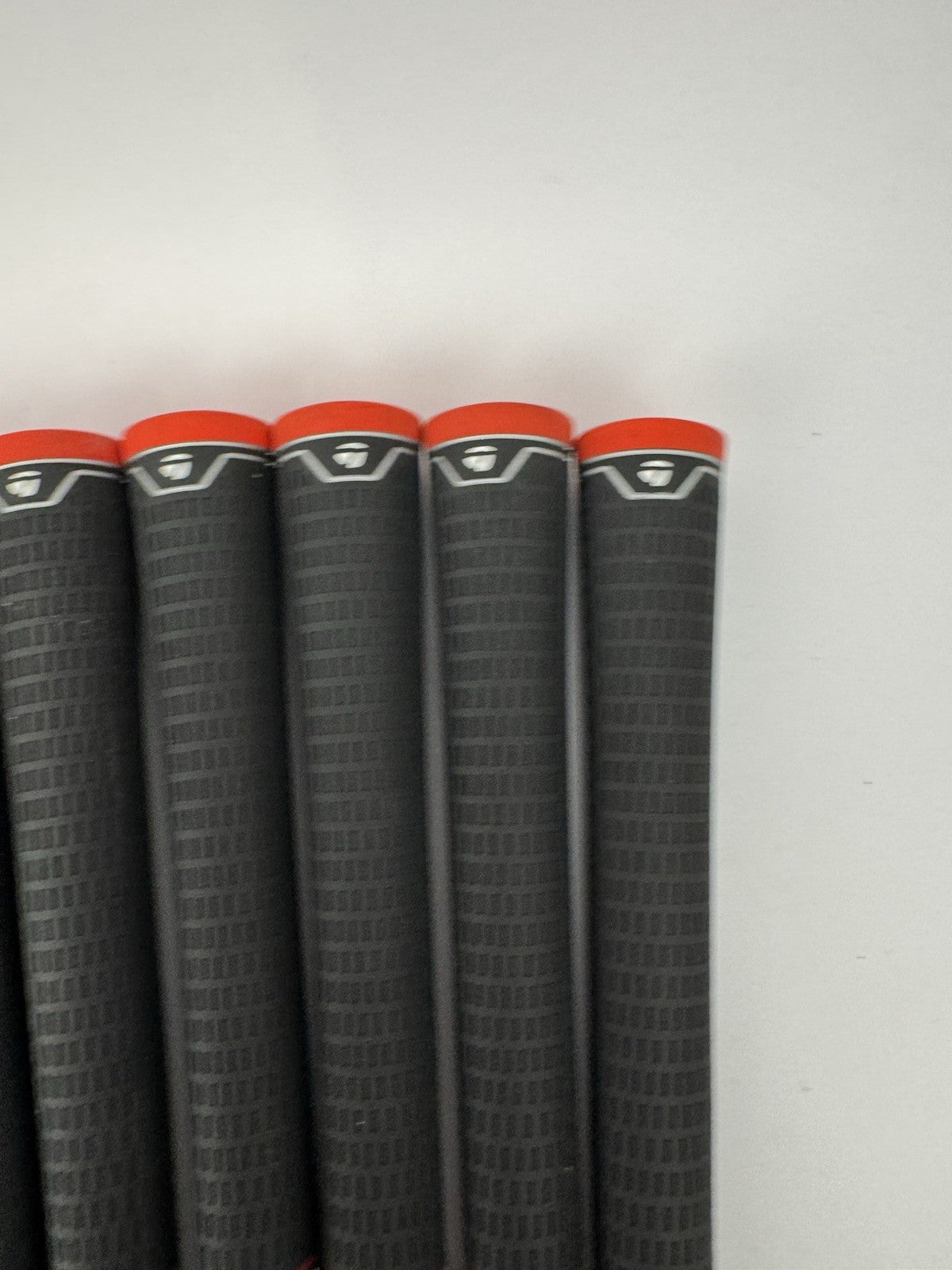 Lamkin Taylormade Golf Grips (8) Standard /Black /Red /Pulled /355094