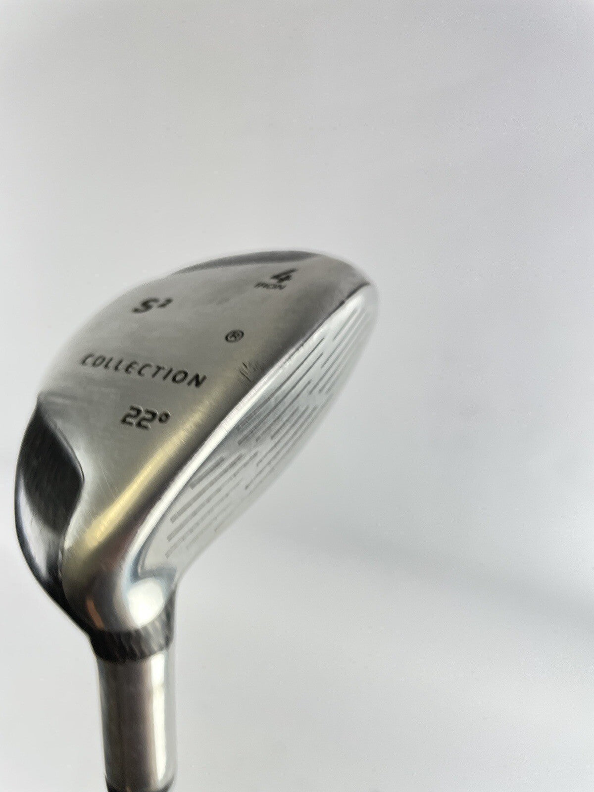 Mens Golf 4 Hybrid 22* Regular Graphite /Carbon Crown /Right /New Grip /104955