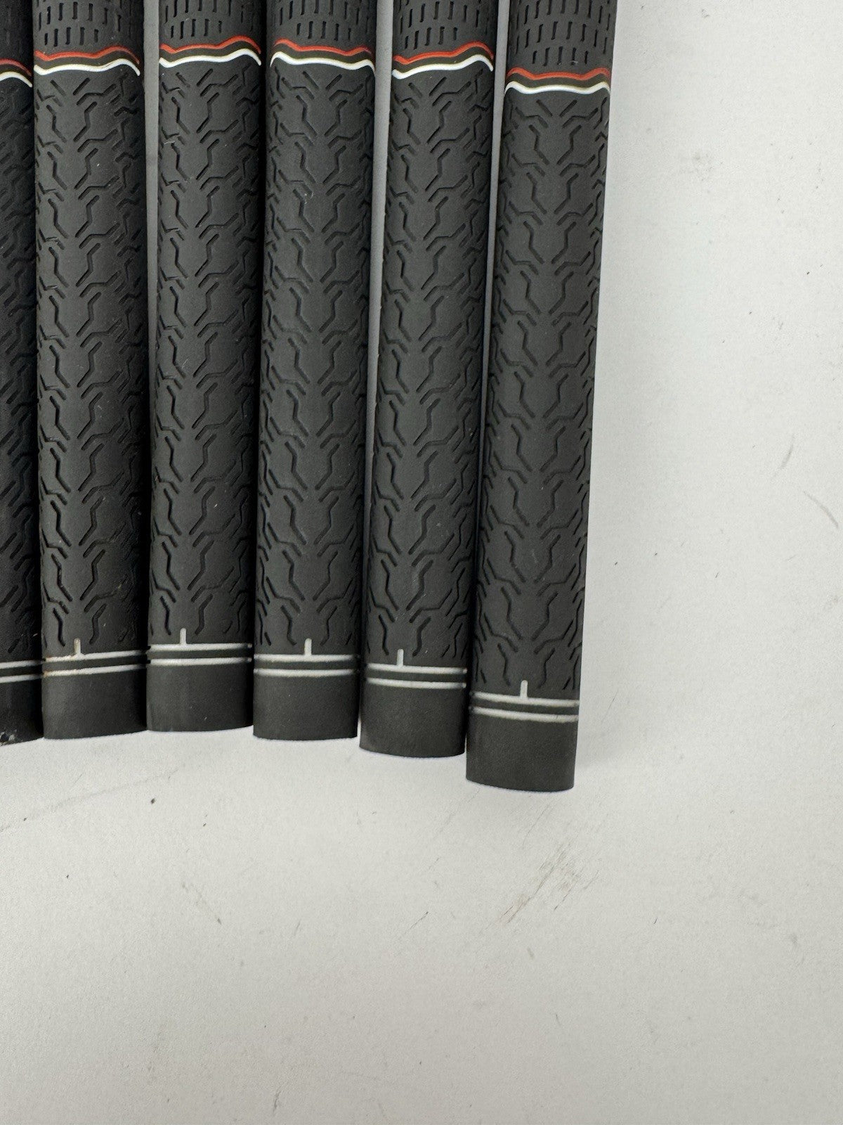 Lamkin Taylormade Golf Grips (8) Standard /Black /Red /Pulled /355095