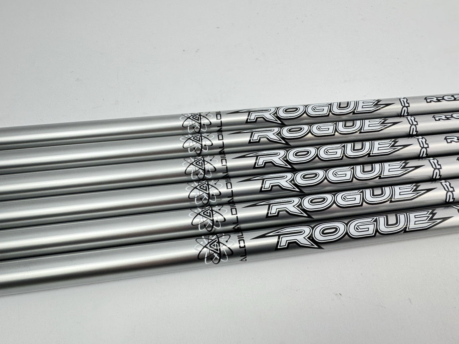 Aldila Rogue Pro Iron Shaft Set 5-PW Regular Flex Graphite 0.355 /Golf Pride Mid1