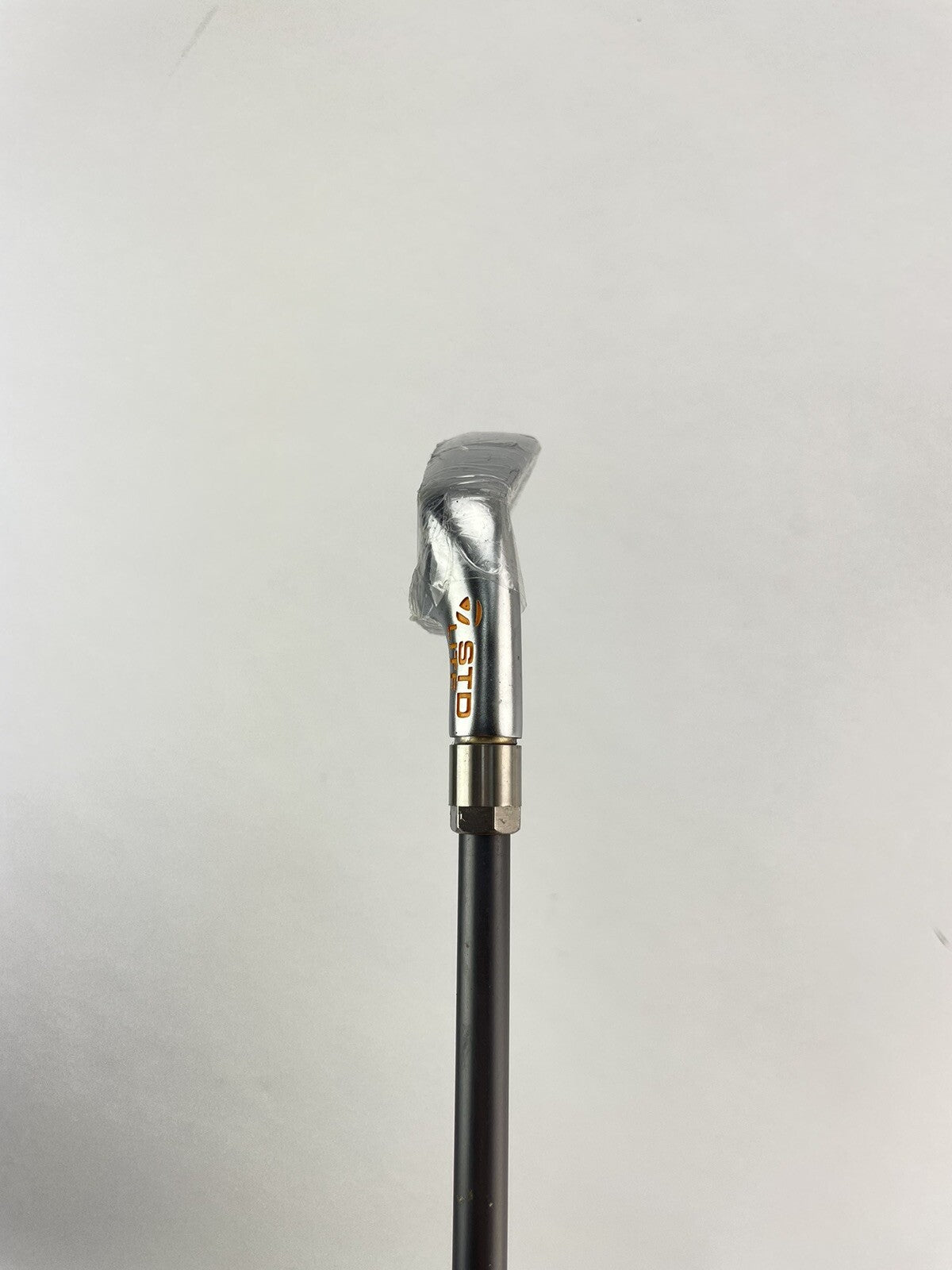 Taylormade R9 6 Iron Lite Regular  Graphite /Right /New Grip /Demo /+1/2" /189904