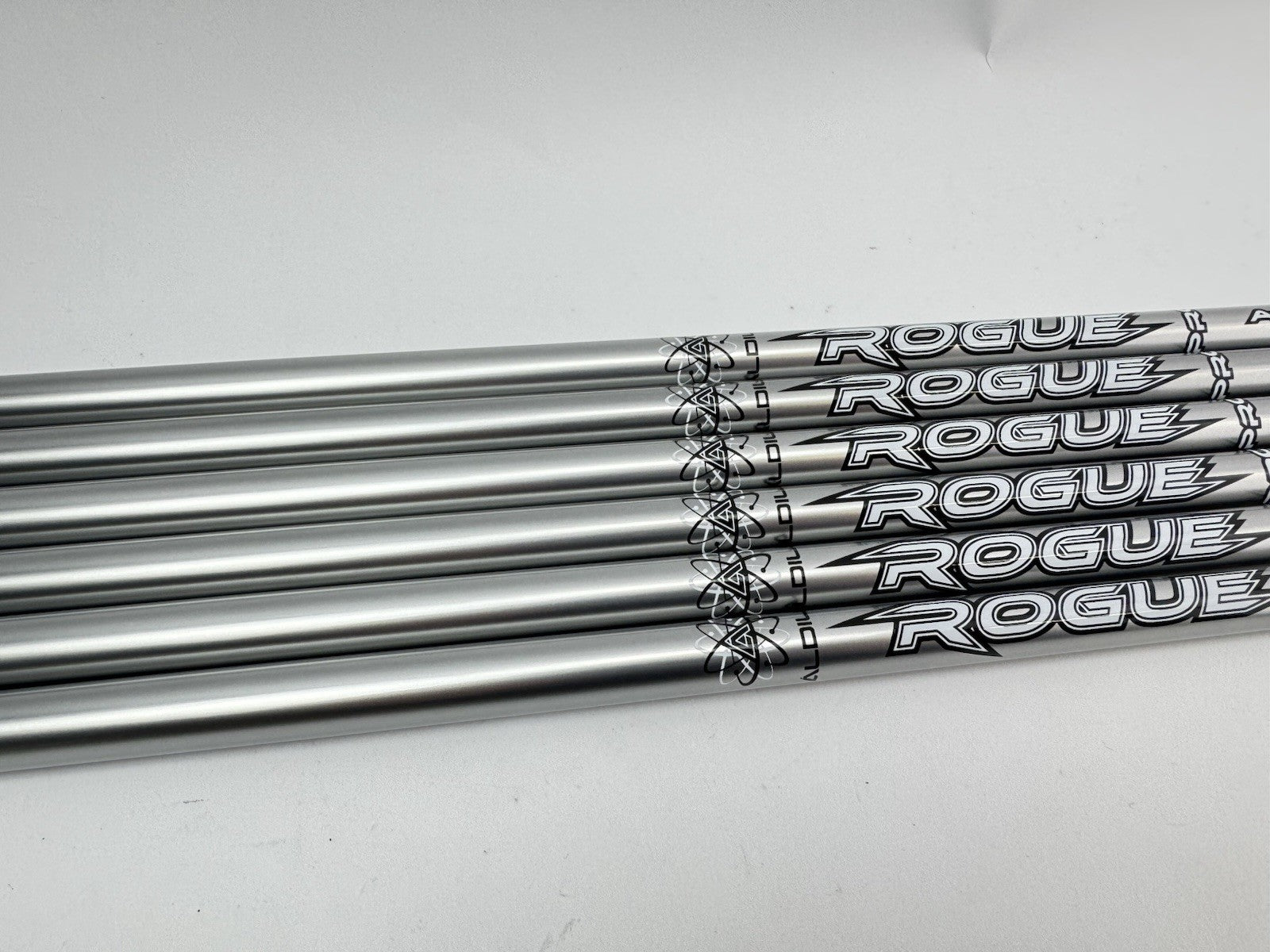 Aldila Rogue Pro Iron Shaft Set 5-PW 65 Senior Graphite 0.355 /Golf Pride Mid1