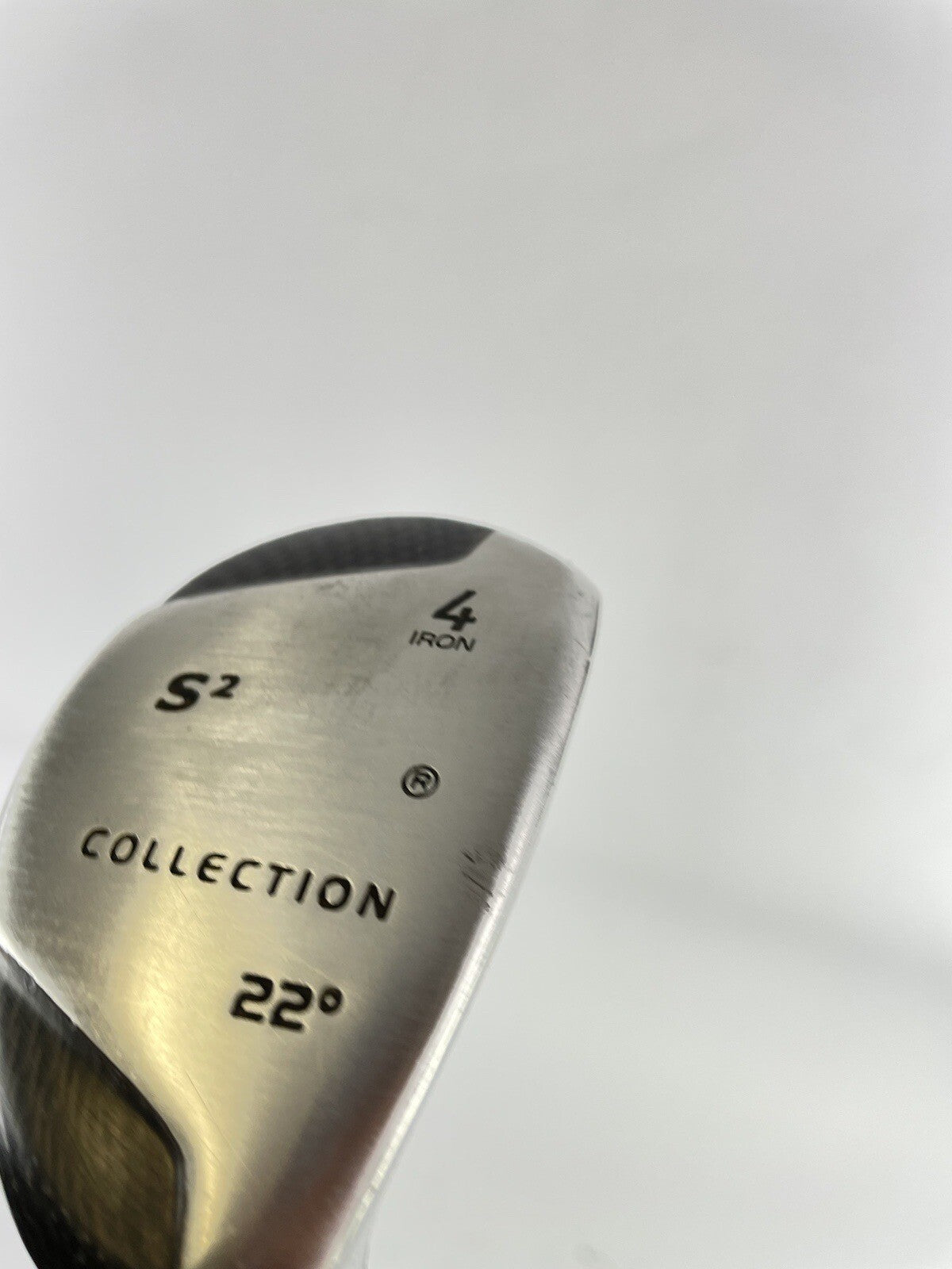 Mens Golf 4 Hybrid 22* Regular Graphite /Carbon Crown /Right /New Grip /104954