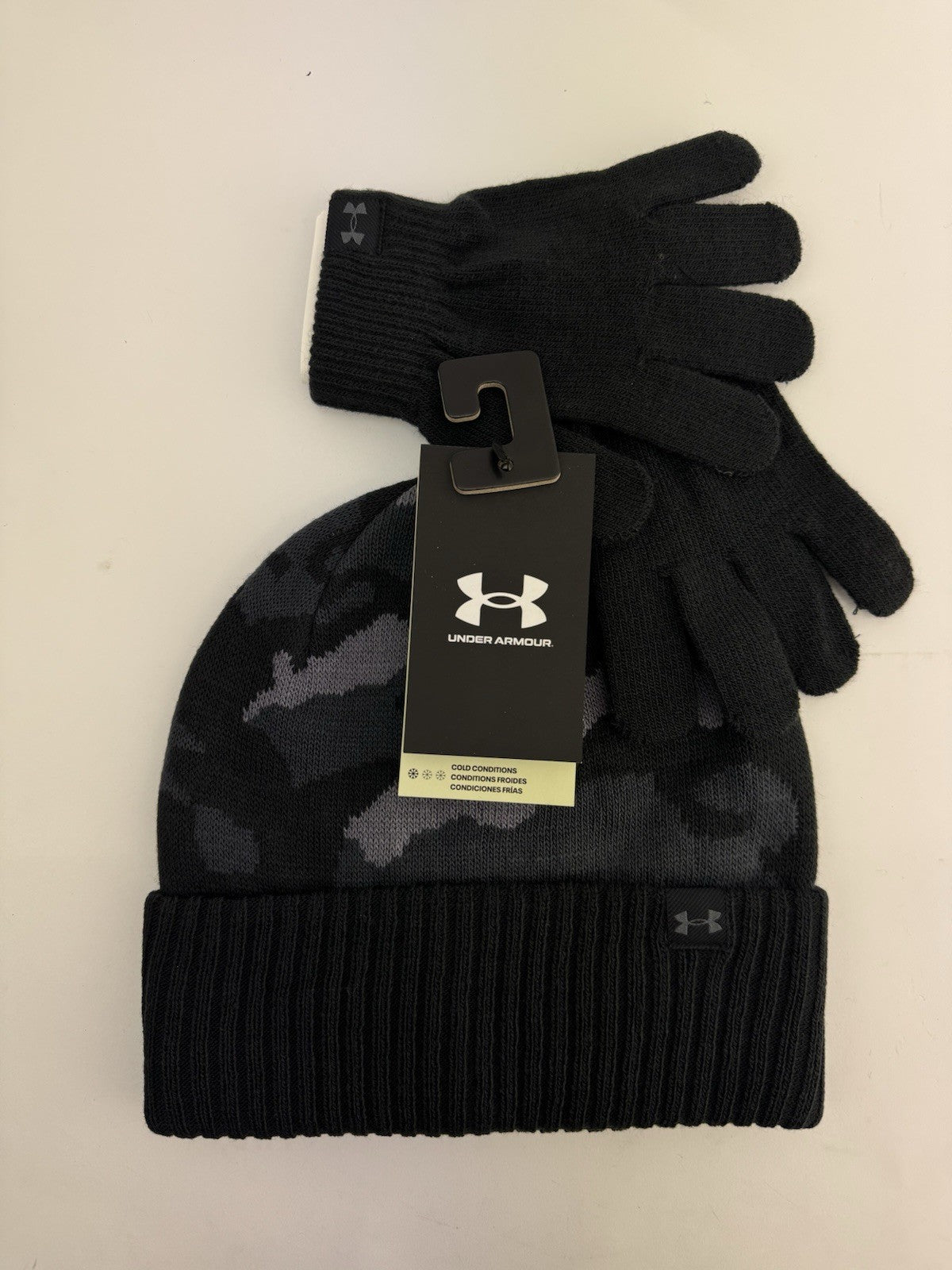 Boys Under Armour Beanie And Gloves Set Black Camouflage Kids Brand New/ 309840