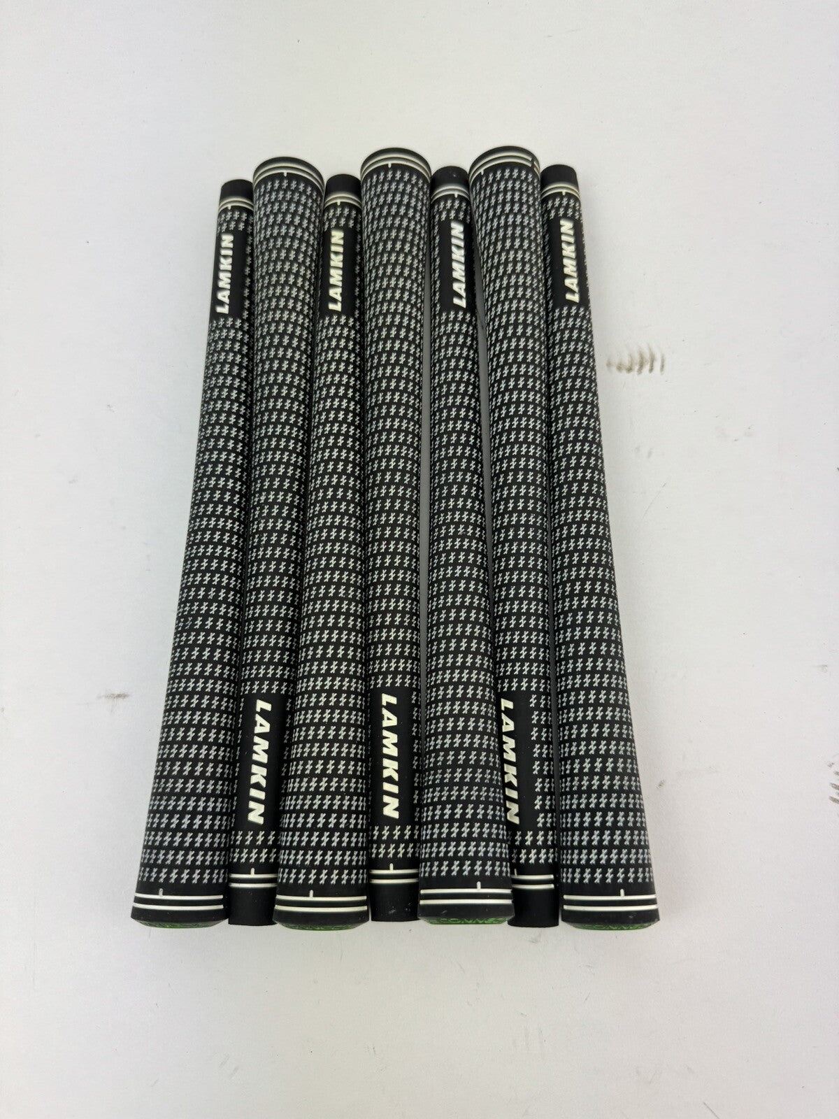 Lamkin Crossline Golf Grips (7) Men’s Standard /Arcoss Connect Compatible/286990