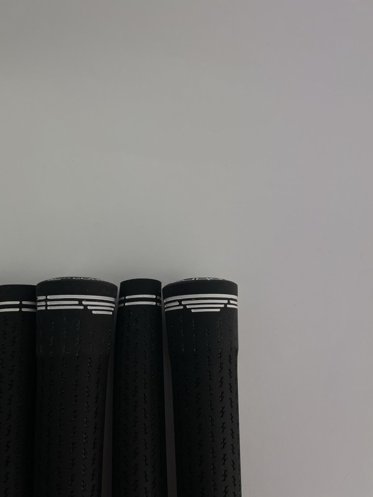 New Lamkin Golf Grips (7) Standard /+58R /Arccos Compatible /Black /White /298726