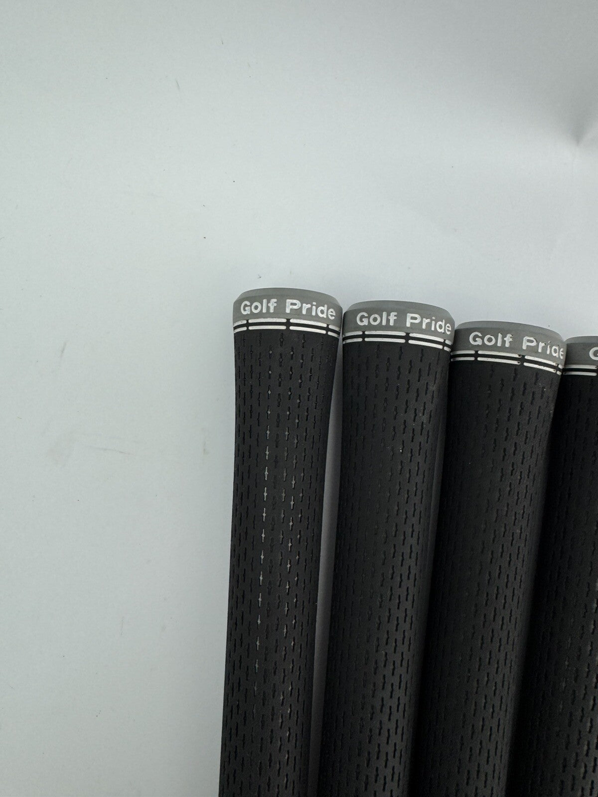 Golf Pride Tour Velvet 360 Soft Grips (4) Midsize /Black /Grey /Pulled /325494