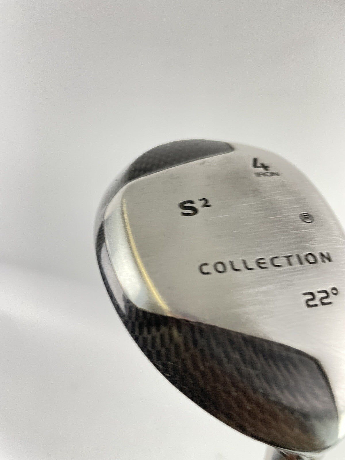 Mens Golf 4 Hybrid 22* Regular Graphite /Carbon Crown /Right /New Grip /104952