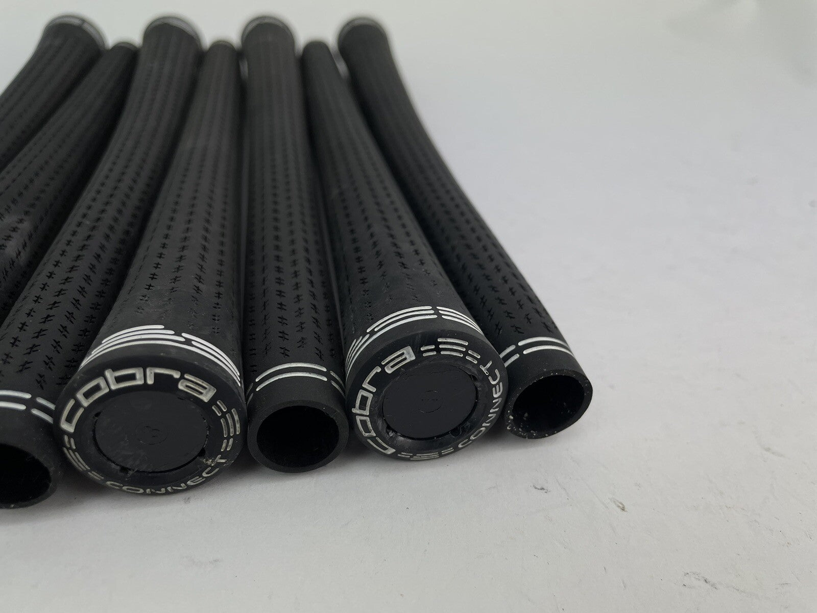 Cobra Lamkin Golf Grips (7) Standard /Black /Pulled /Arccos Compatible /328196