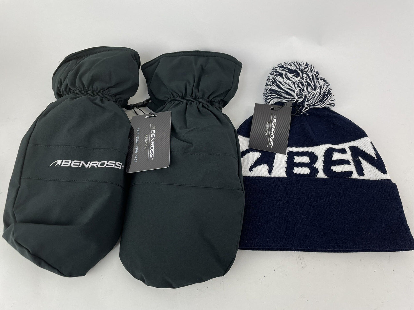Golf Winter Gift Set Bobble Beanie & Winter Mitts /Small/Medium /Navy/Black/New0