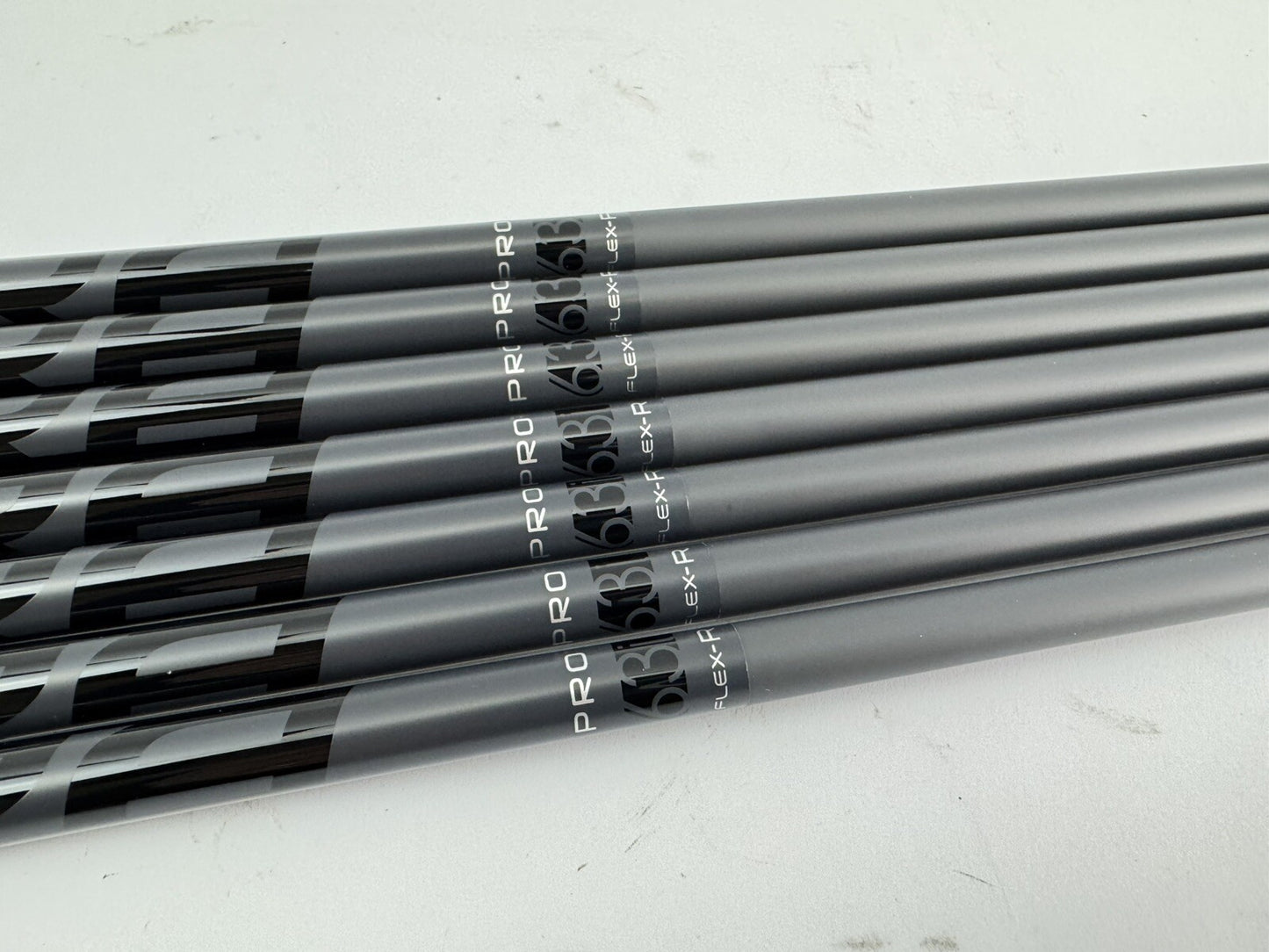 Fujikura Pro Iron Shaft Set 4-SW (9) Regular Flex Graphite/0.355 /Golf Pride Mid4