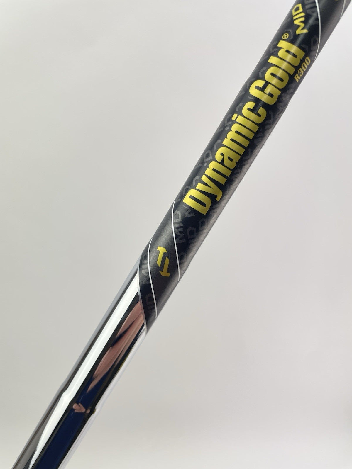 Dynamic Gold Mid 115 Iron Shaft Regular Flex Steel 35 /0.355 Tapered /265691