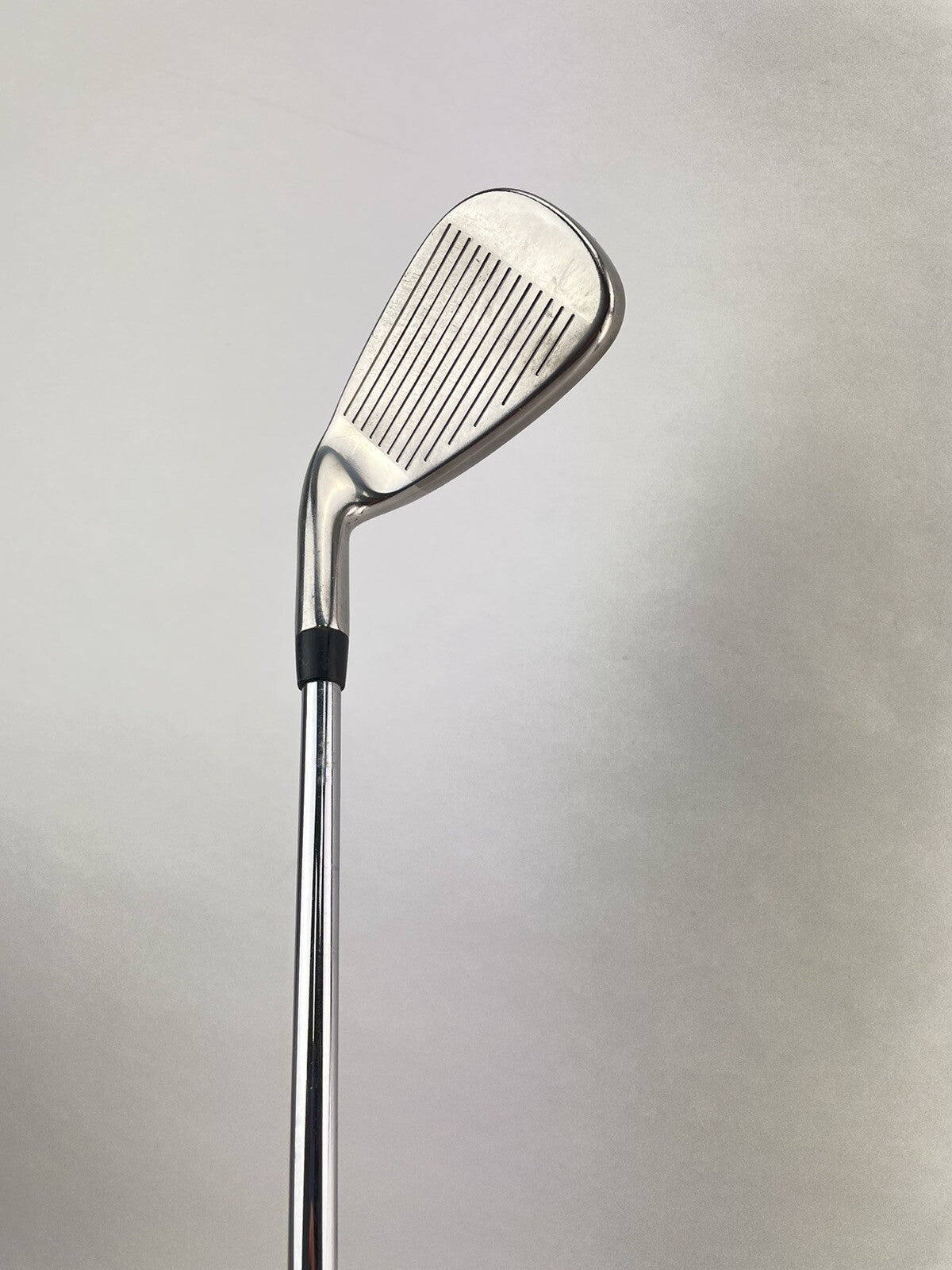 Wilson Deep Red 6 Iron Regular Flex Steel /Right Handed /New Mid Grip /1925910