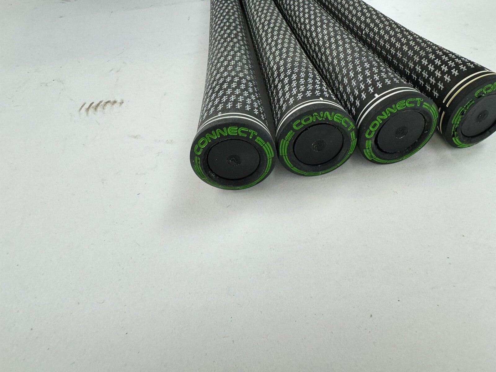 Lamkin Crossline Golf Grips (4) Men’s Standard /Arcoss Connect Compatible/279186