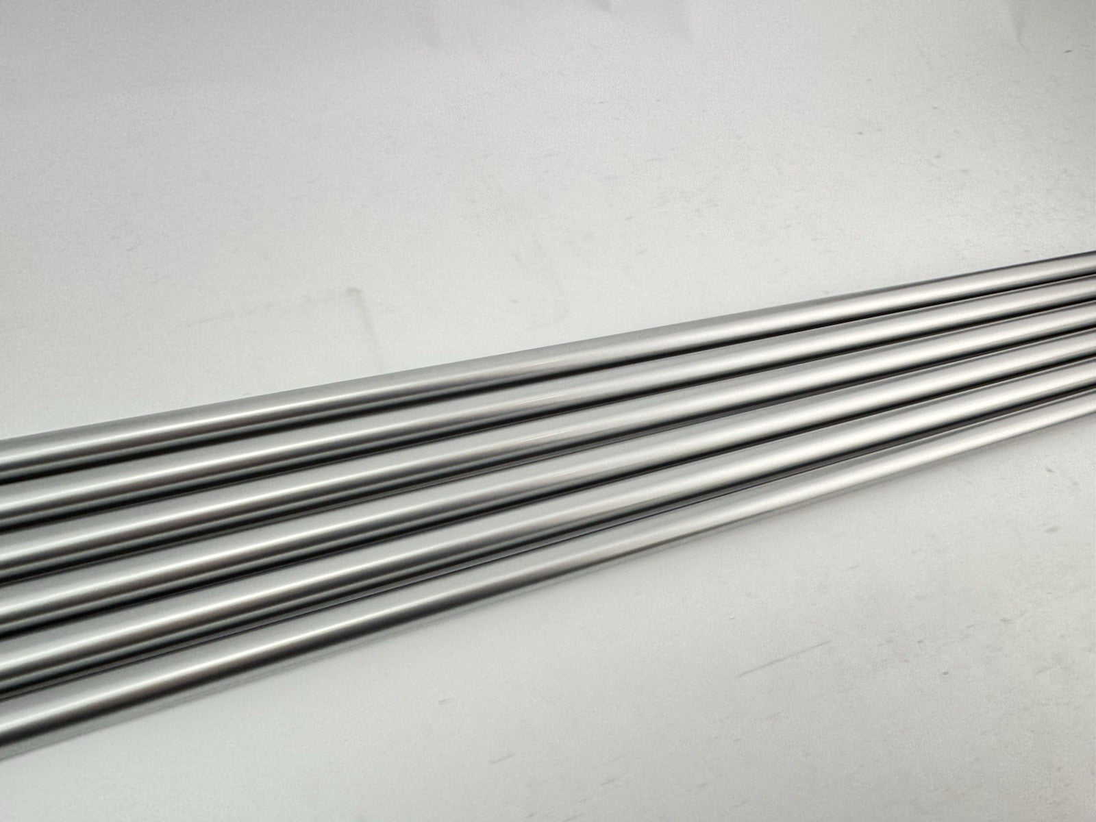 Aldila Rogue Pro Iron Shaft Set 5-PW Regular Flex Graphite 0.355 /Golf Pride Mid4