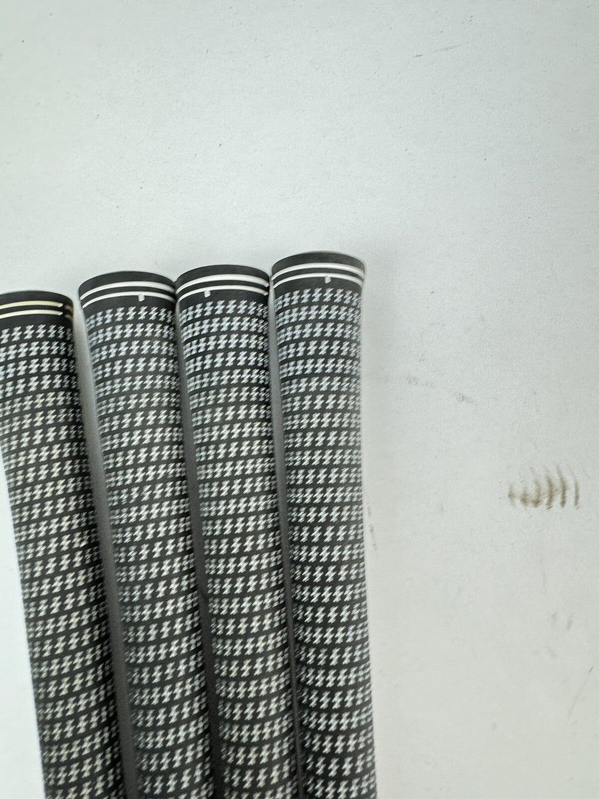 Lamkin Crossline Golf Grips (4) Men’s Standard /Arcoss Connect Compatible/279184