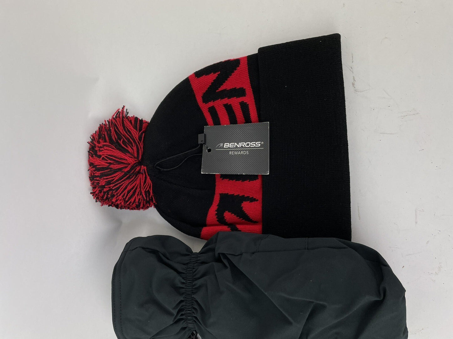 Golf Winter Gift Set Bobble Beanie & Winter Mitts /Size S/M Red/Black/New4