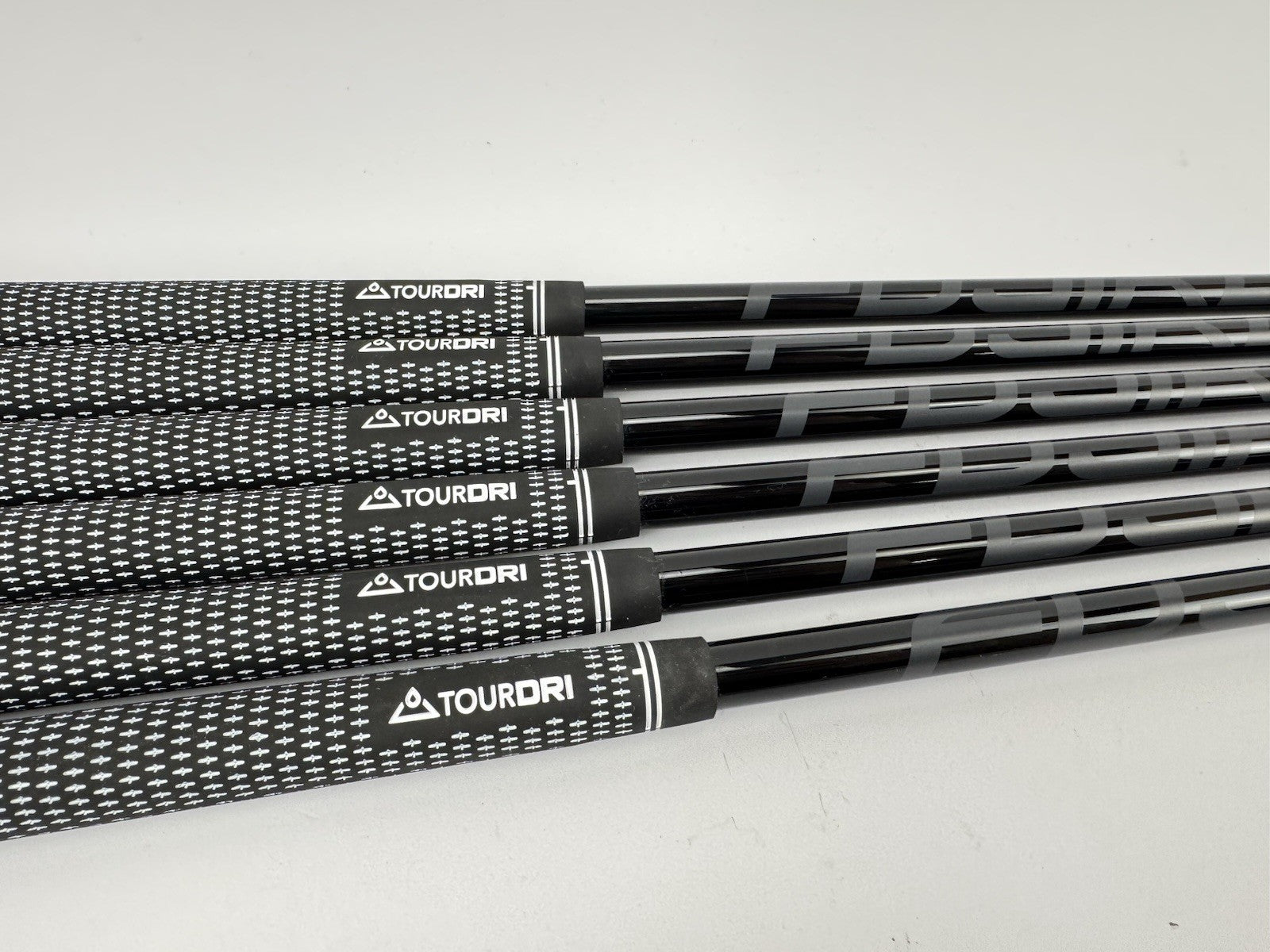 Fujikura Pro Iron Shafts 5-PW Regular Graphite 0.355 Tapered /Jumbo Grips/339261