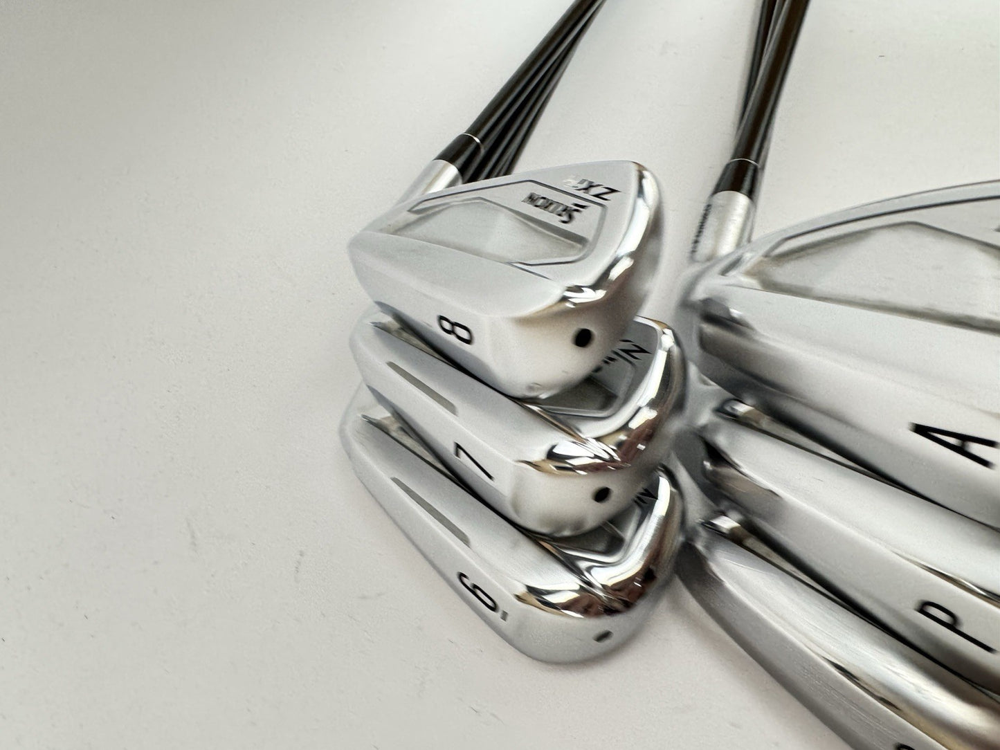 Srixon Zxi4 Irons 6-PW + AW Helium 60 F3 Regular Graphite /Lamkin Midsize /3474915