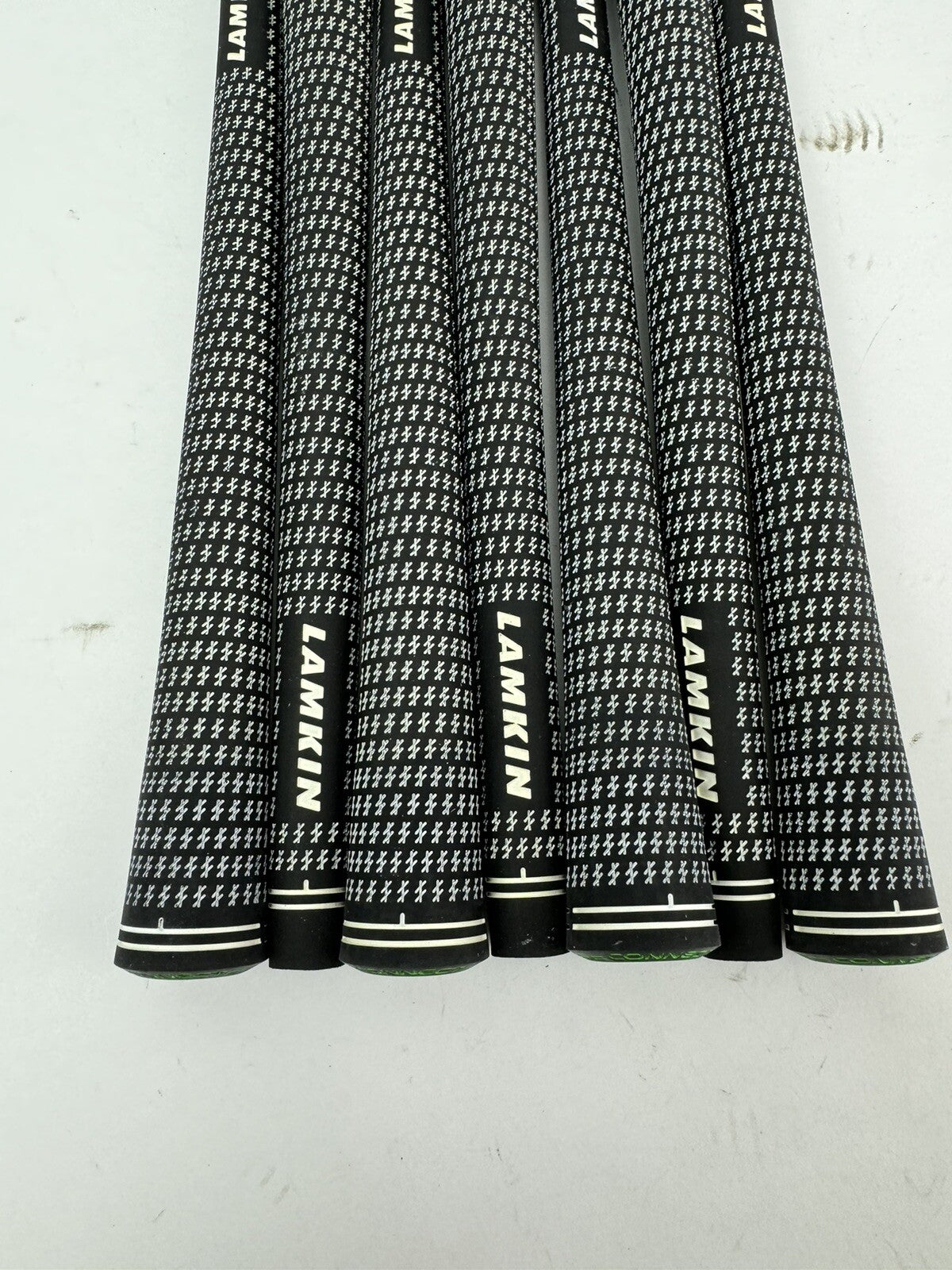 Lamkin Crossline Golf Grips (7) Men’s Standard /Arcoss Connect Compatible/286992