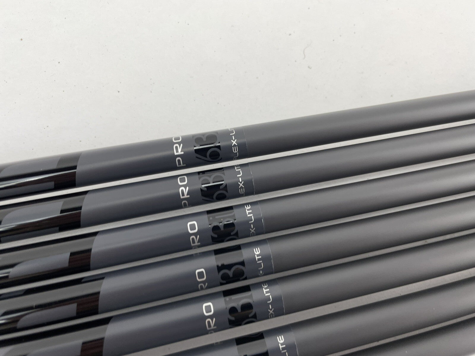 Fujikura Pro 63i Iron Shaft Set (7) Regular Flex Graphite/0.370 Parallel/New2