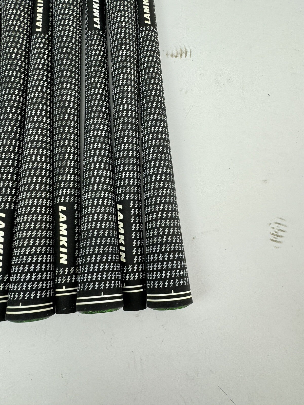 Lamkin Crossline Golf Grips (7) Men’s Standard /Arcoss Connect Compatible/286991