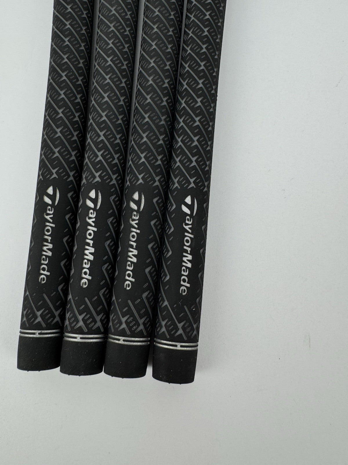 Golf Pride Z Grip Taylormade (4) Men’s Standard Grips /Grey/Red /Pulled /328422