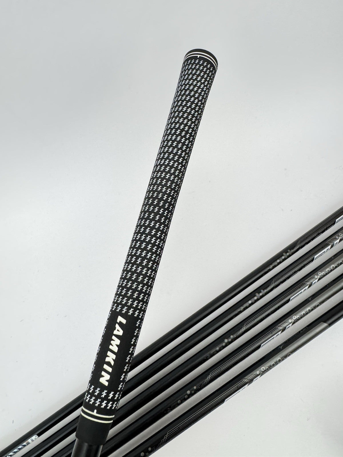 Srixon Zxi4 Irons 6-PW + AW Helium 60 F3 Regular Graphite /Lamkin Midsize /3474910