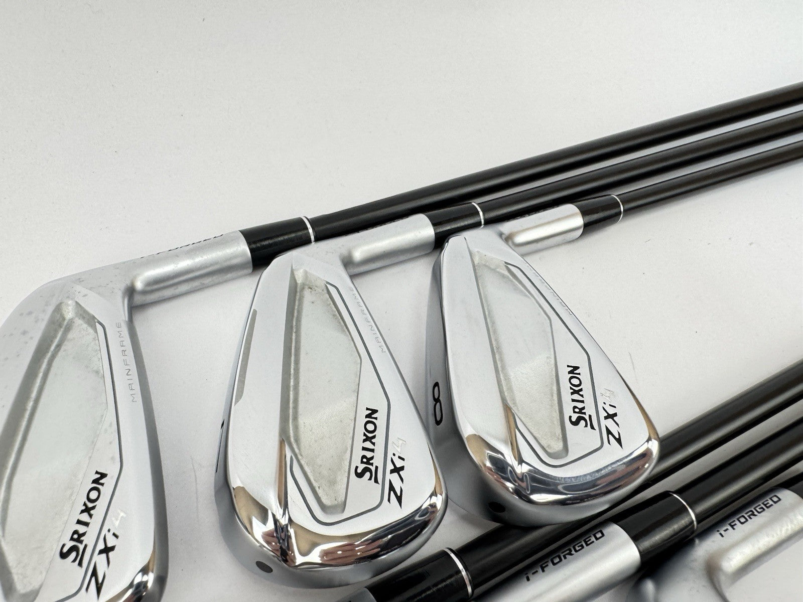 Srixon Zxi4 Irons 6-PW + AW Helium 60 F3 Regular Graphite /Lamkin Midsize /347493