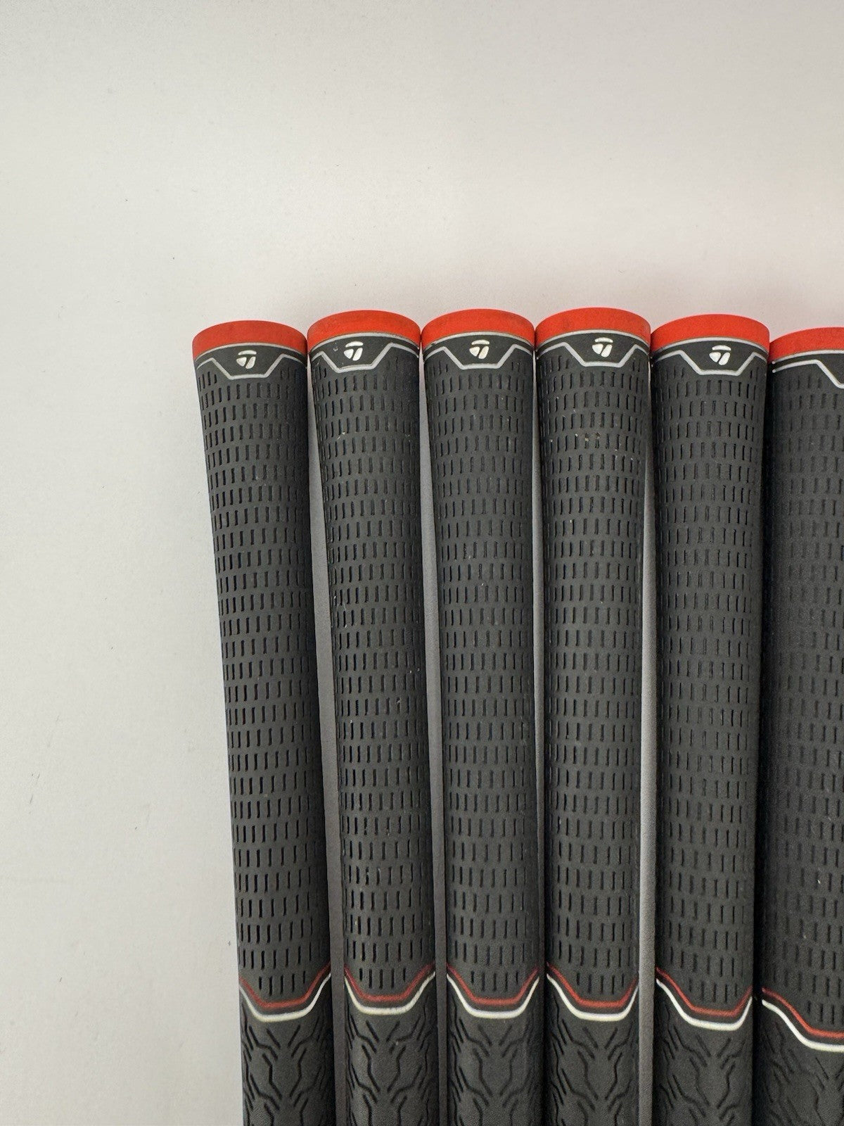 Lamkin Taylormade Golf Grips (8) Standard /Black /Red /Pulled /355092
