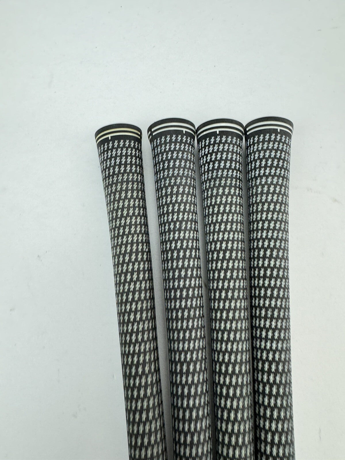 Lamkin Crossline Golf Grips (4) Men’s Standard /Arcoss Connect Compatible/279183
