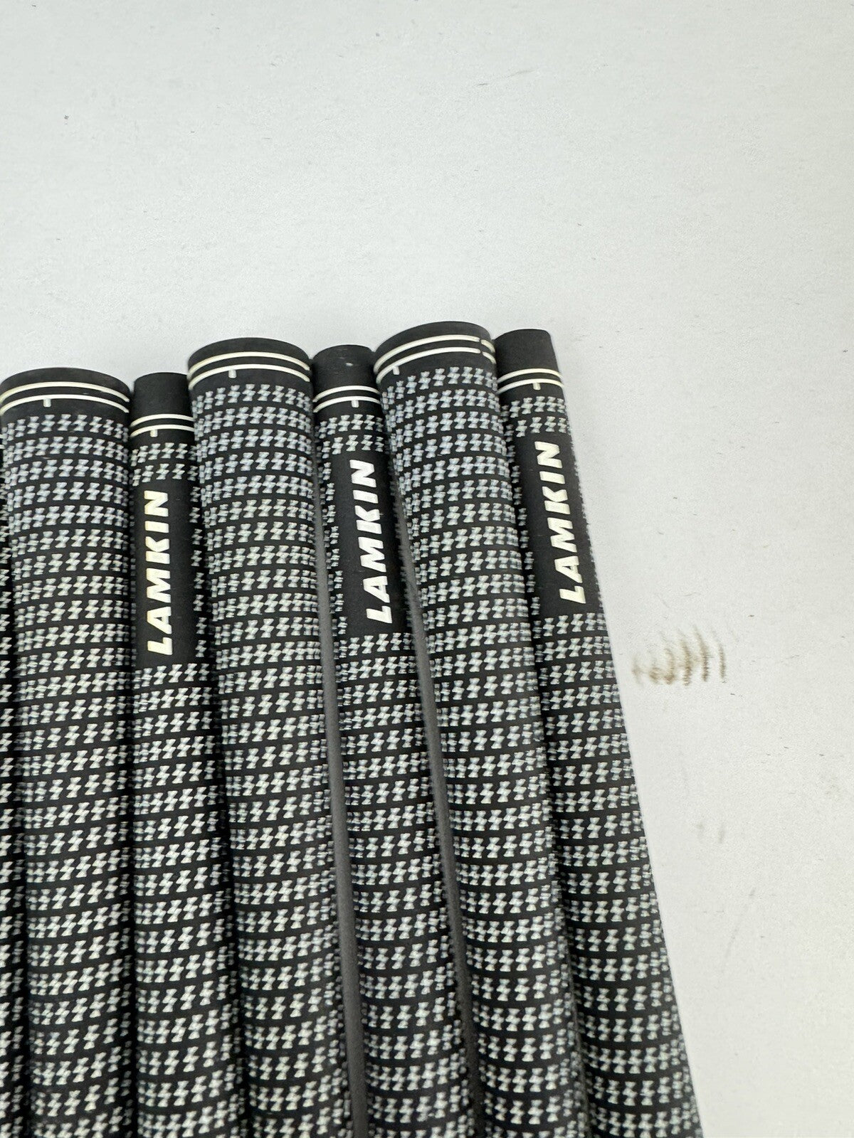 Lamkin Crossline Golf Grips (7) Men’s Standard /Arcoss Connect Compatible/286995