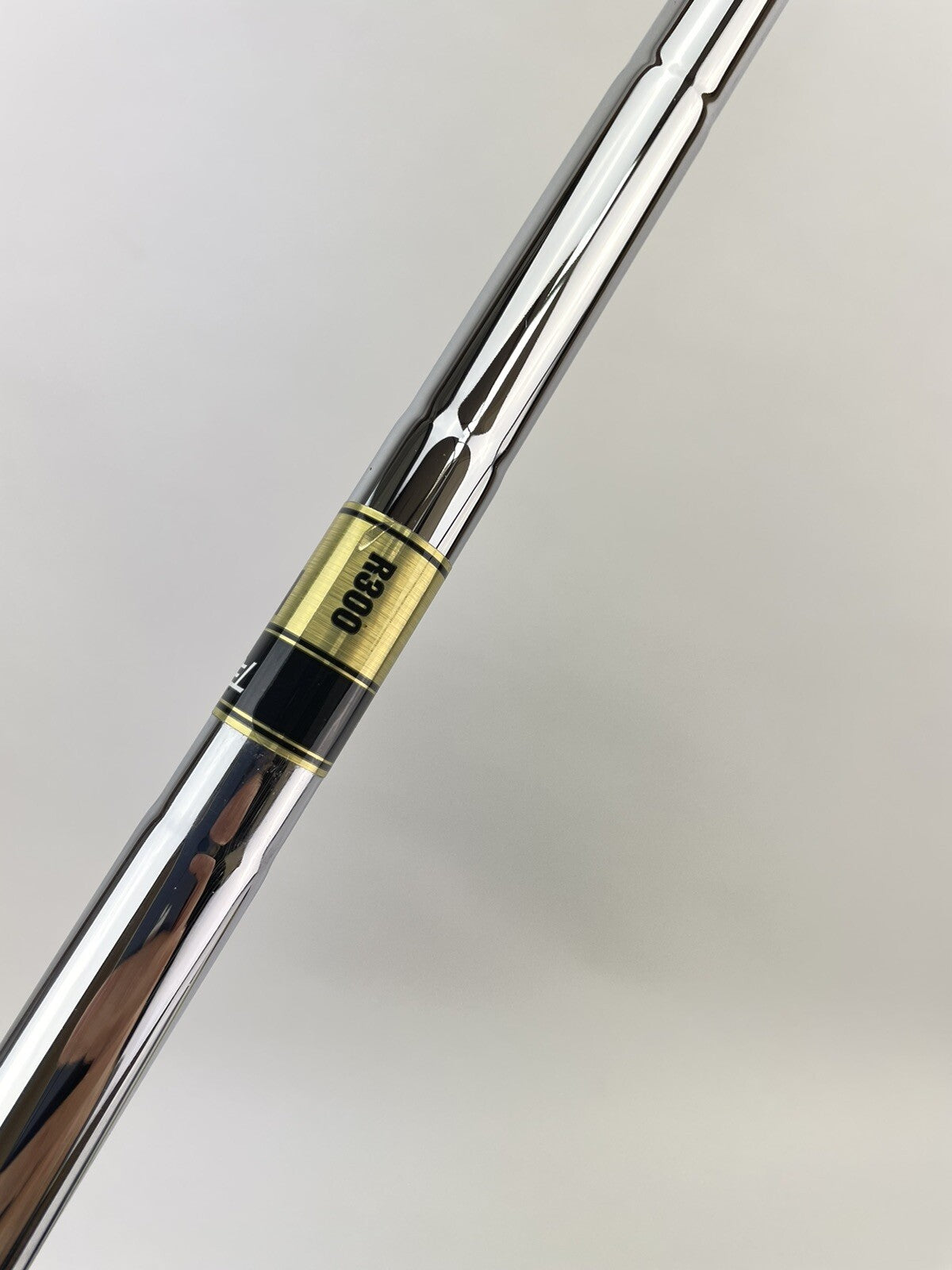 Dynamic Gold R300 Iron Shaft Regular Flex Steel 35.25" /0.370 Parallel /183475