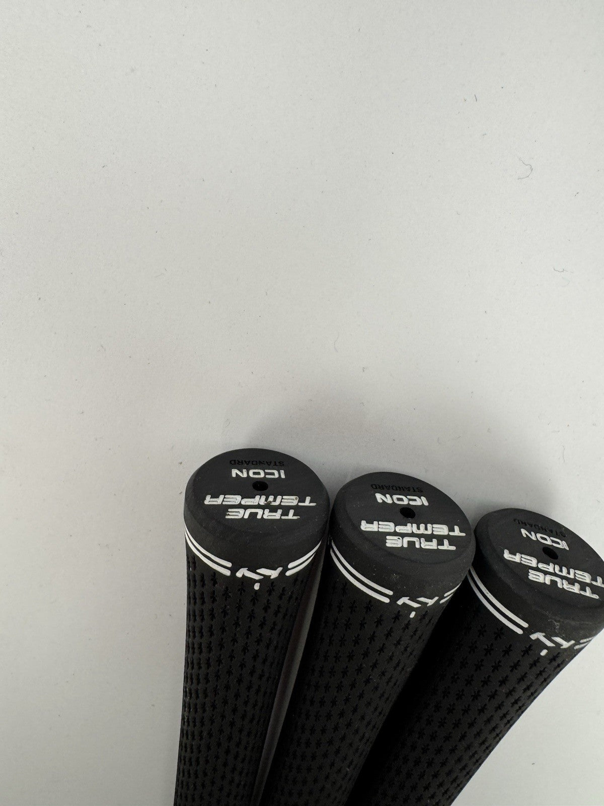 True Temper Golf Grips (3) Icon Mens Standard /Black/White /Pulled /312344