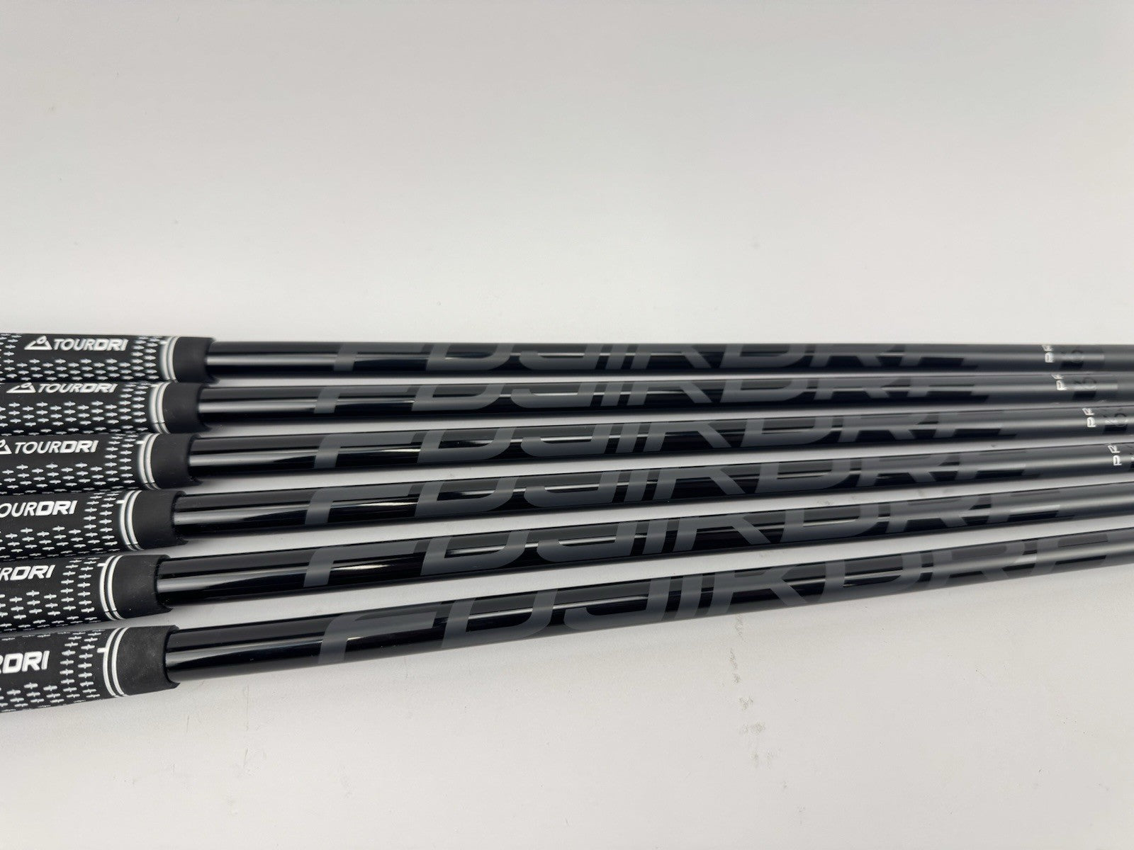 Fujikura Pro Iron Shafts 5-PW Senior Graphite 0.355 Tapered /Jumbo Grips/New0