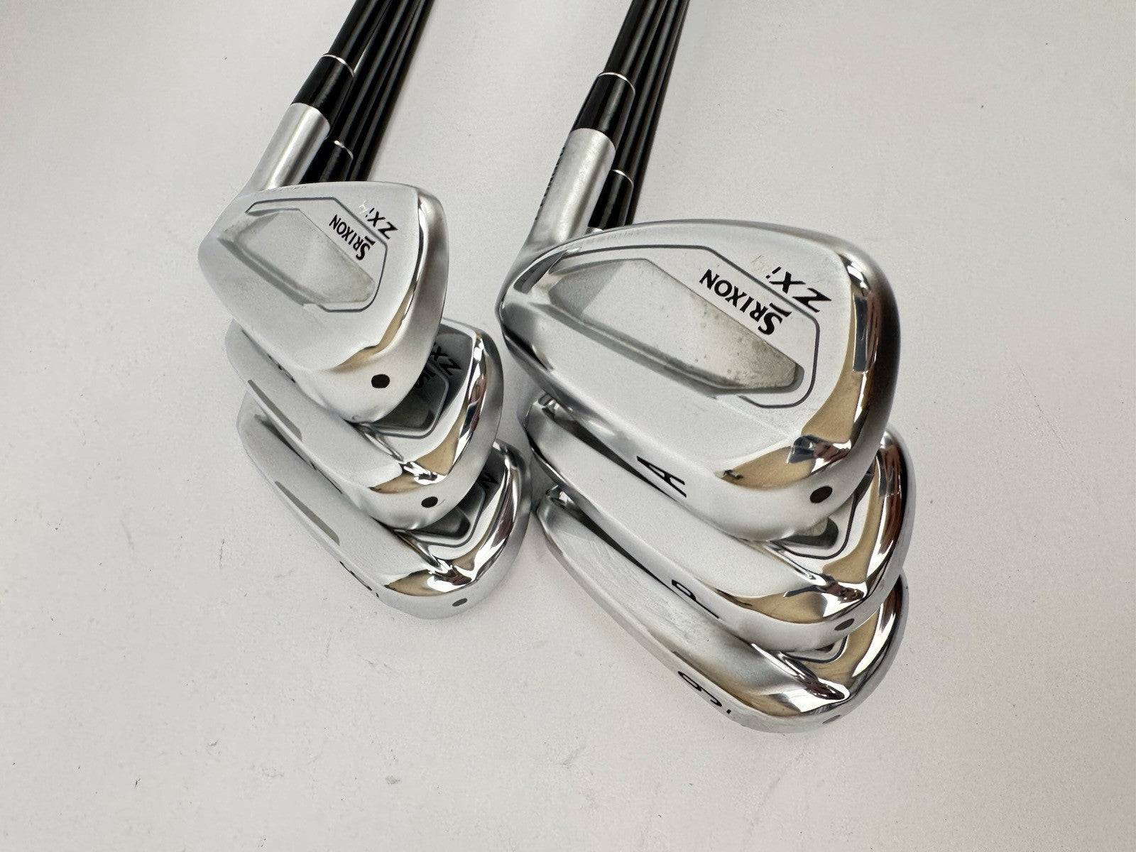 Srixon Zxi4 Irons 6-PW + AW Helium 60 F3 Regular Graphite /Lamkin Midsize /3474916