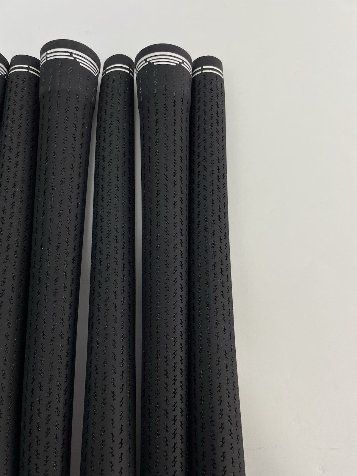 New Lamkin Golf Grips (9) Standard /+58R /Arccos Compatible /Black /White /298743