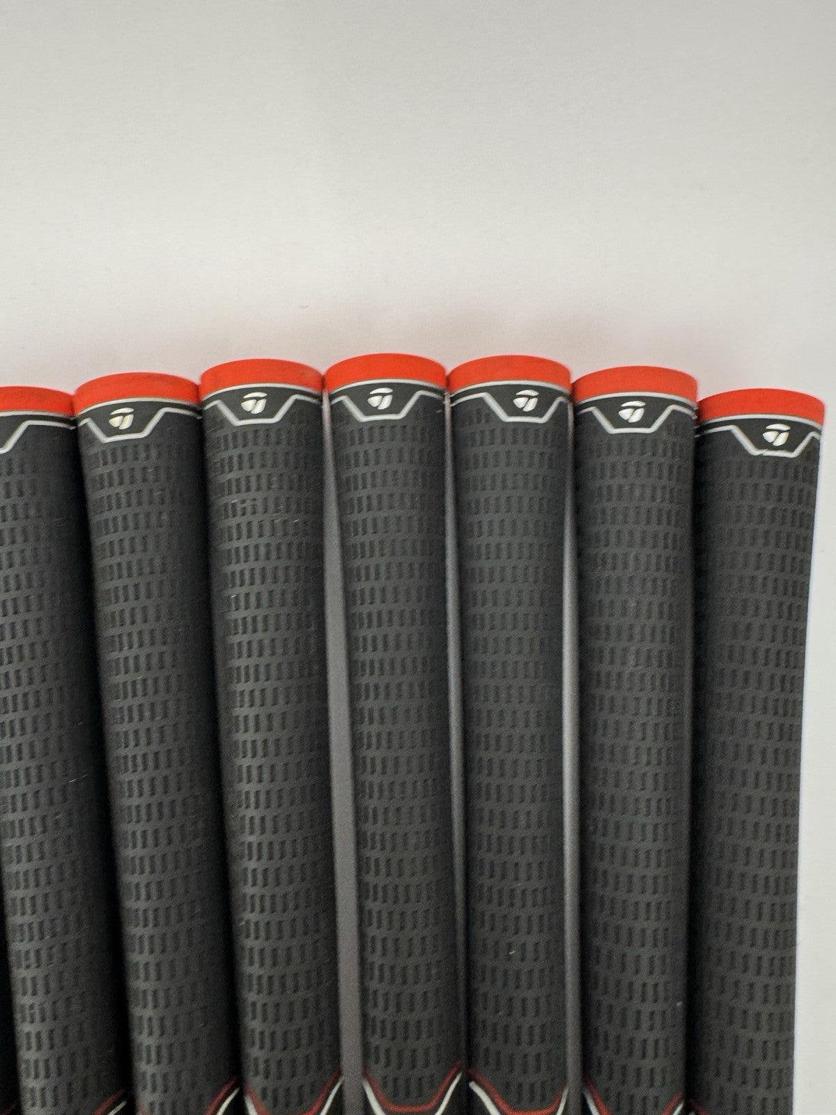 Lamkin Taylormade Golf Grips (8) Standard /Black /Red /Pulled /355093