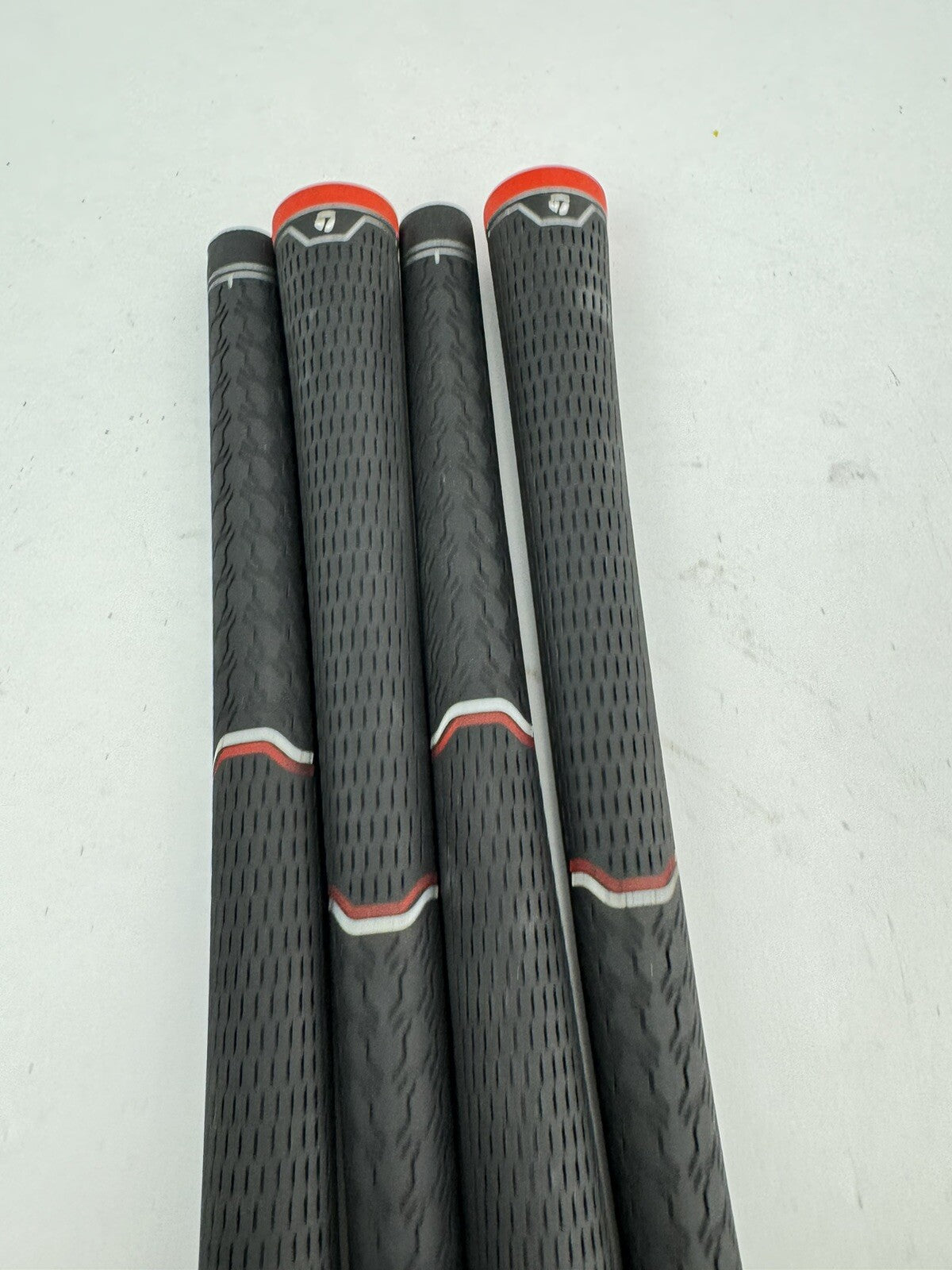 Lamkin Taylormade Golf Grips (4) Standard /Black /Red /Pulled /188863