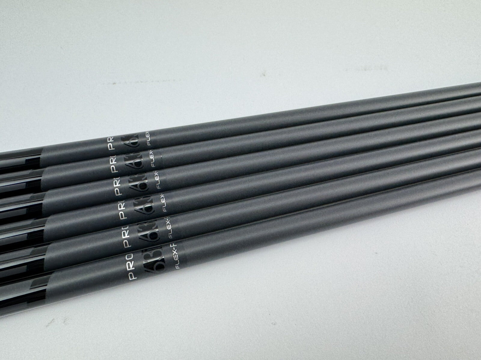 Fujikura Pro Iron Shaft Set (6) 5-PW 63i Regular Graphite 0.370 /Golf Pride Mid4