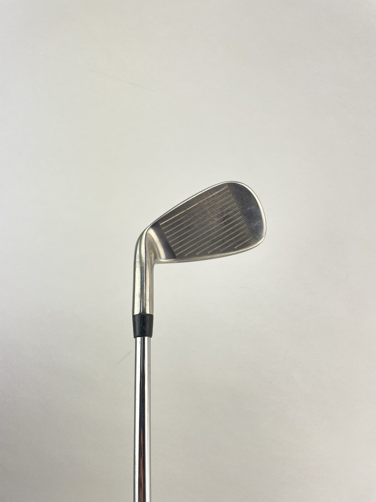 Wilson Deep Red 6 Iron Regular Flex Steel /Right Handed /New Mid Grip /192598